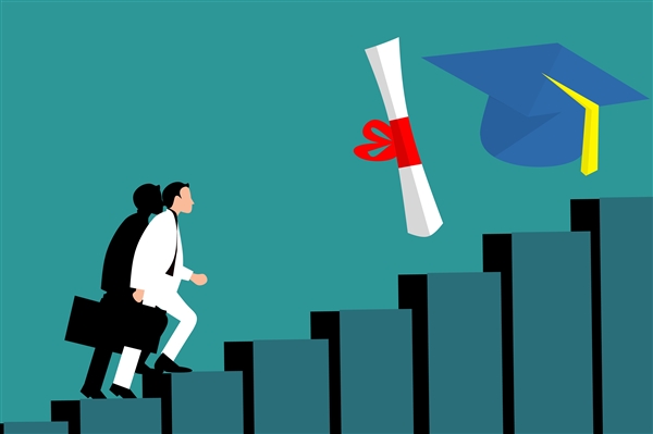 王兴兴他是个天才!俞敏洪自嘲无法成DeepSeek和宇树:中国传统教育必须要改革