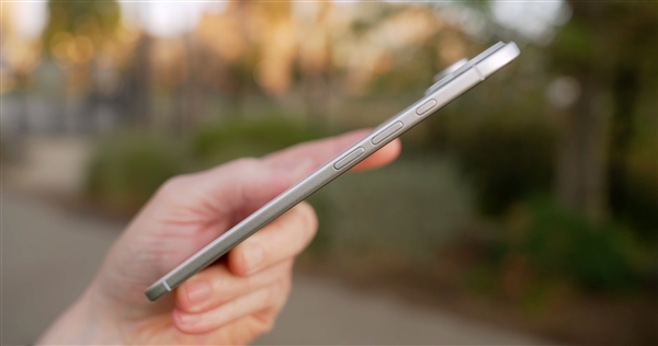 苹果iPhone 17全系机模上手:Air新机薄到极致