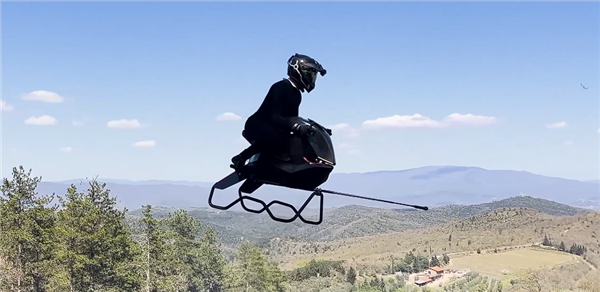 国外一公司推出“空中自行车”:可垂直起飞、极速200公里/时