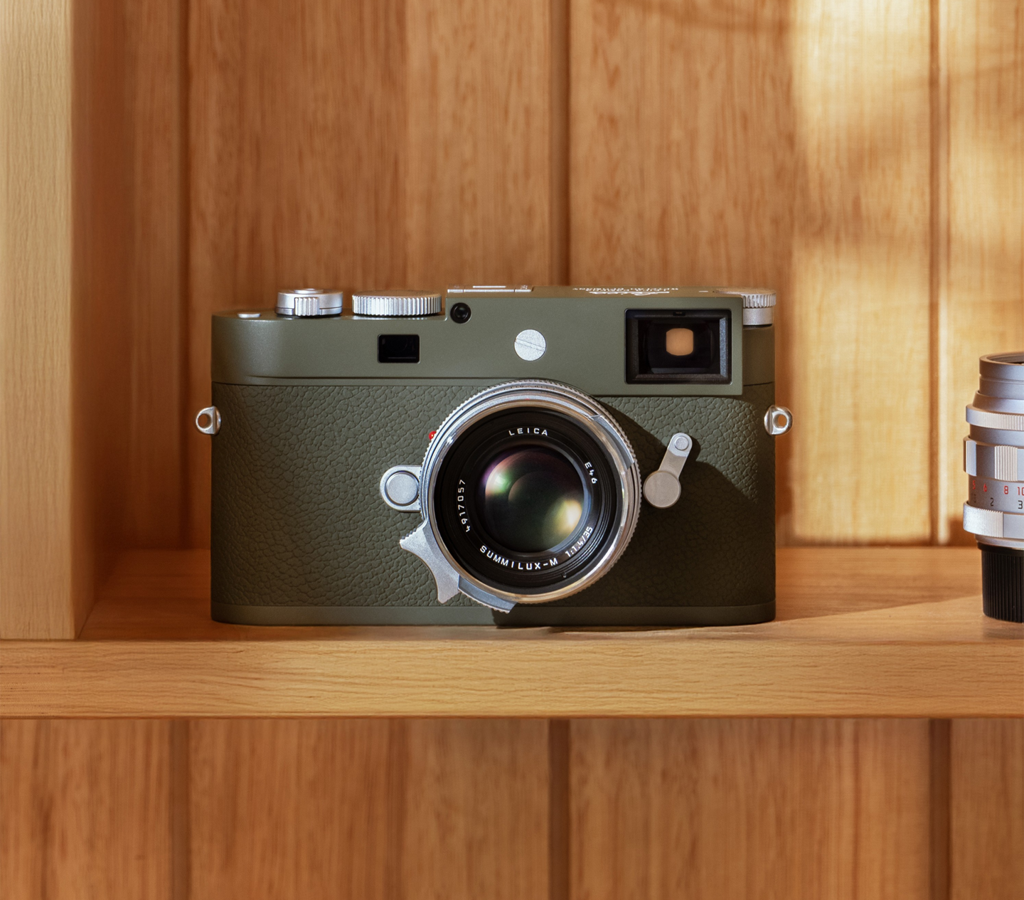 徕卡发布 M11-P Safari 特别版相机:橄榄绿人造革外皮包覆